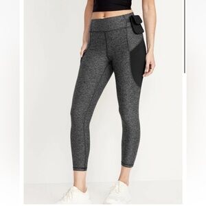 Old Navy Cloud+ 7/8 Go-Dry Gray and Black Athletic Leggings Size Small
